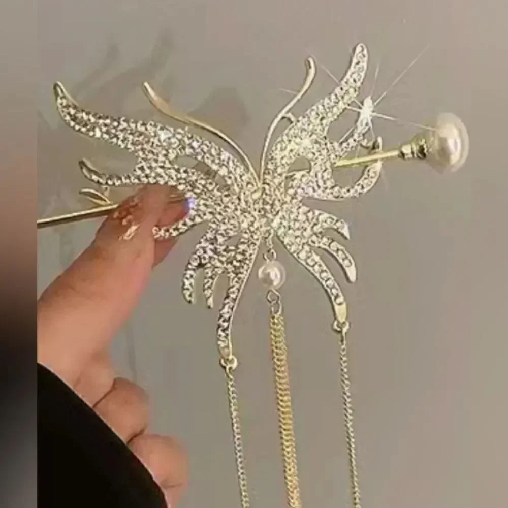 Gold alloy sparkle, tassel butterfly hair clip. Measurements in pictures.